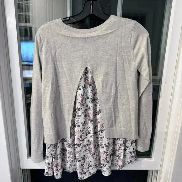 Club Monaco Woman’s Size XS Mixed Media Sweater Gray Floral Long Sleeve Wool - Picture 8 of 11